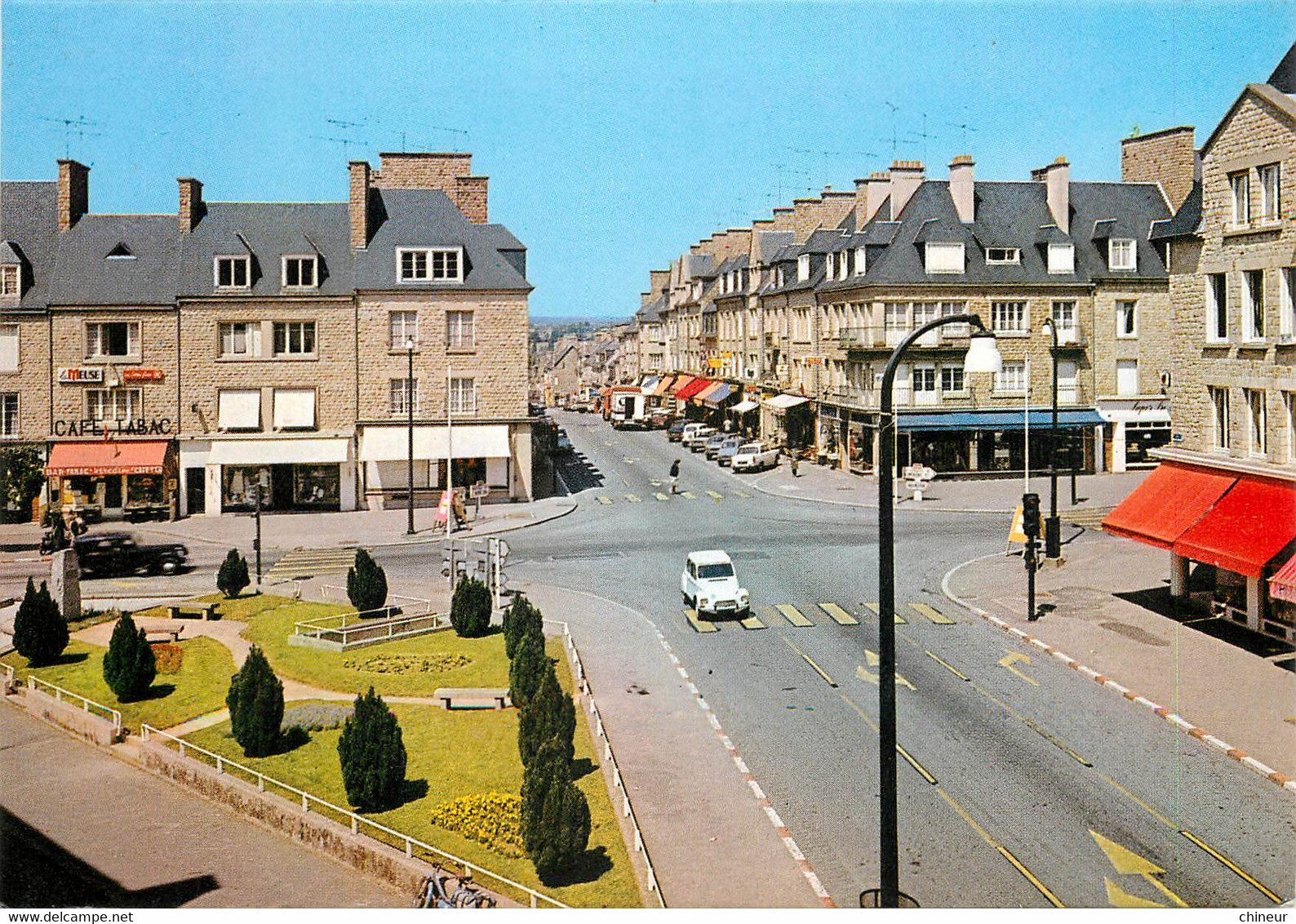 SAINT HILAIRE DU HARCOUET LA RUE DE MORTAIN LE CAFE TABAC - Saint Hilaire Du Harcouet