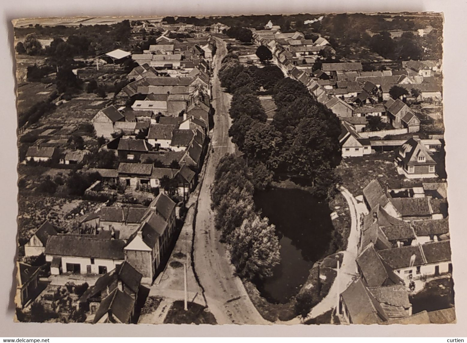 VIGNACOURT . 80 . Vue Aerienne . La Rue Daours. Rare ( Voir Dos En Seconde Photo ) - Vignacourt