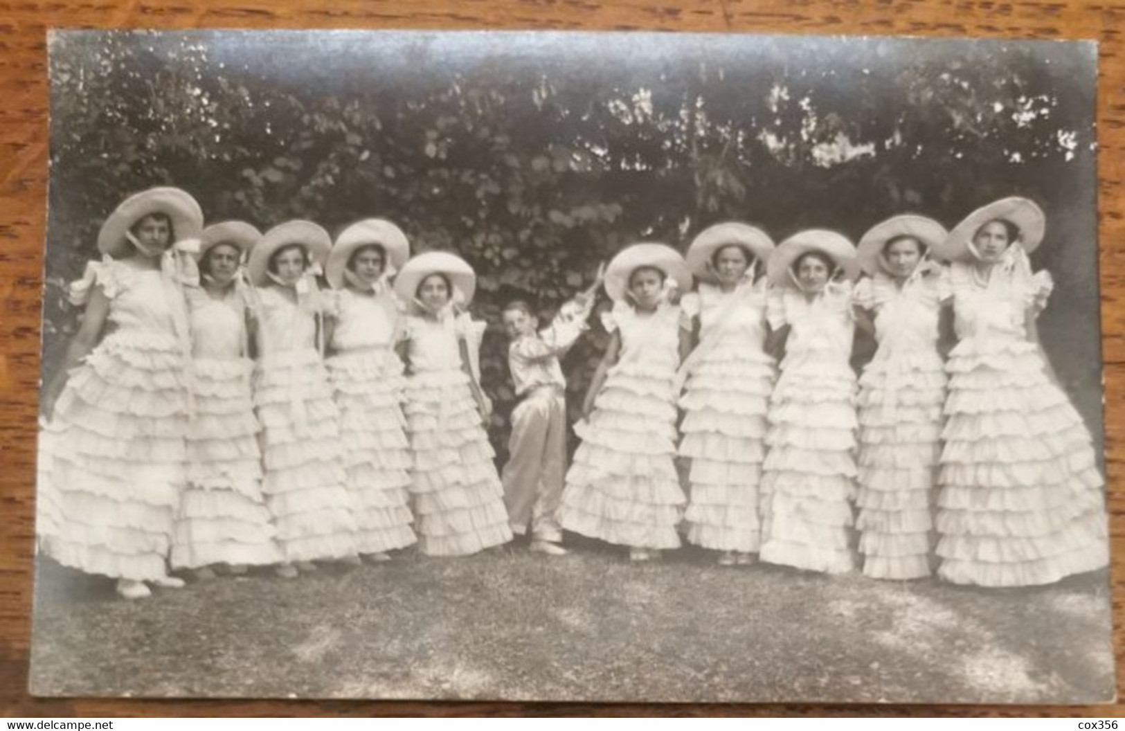 CPA CARTE PHOTO Groupe D'enfant En Robe De Spectacle Espagnole - Photos