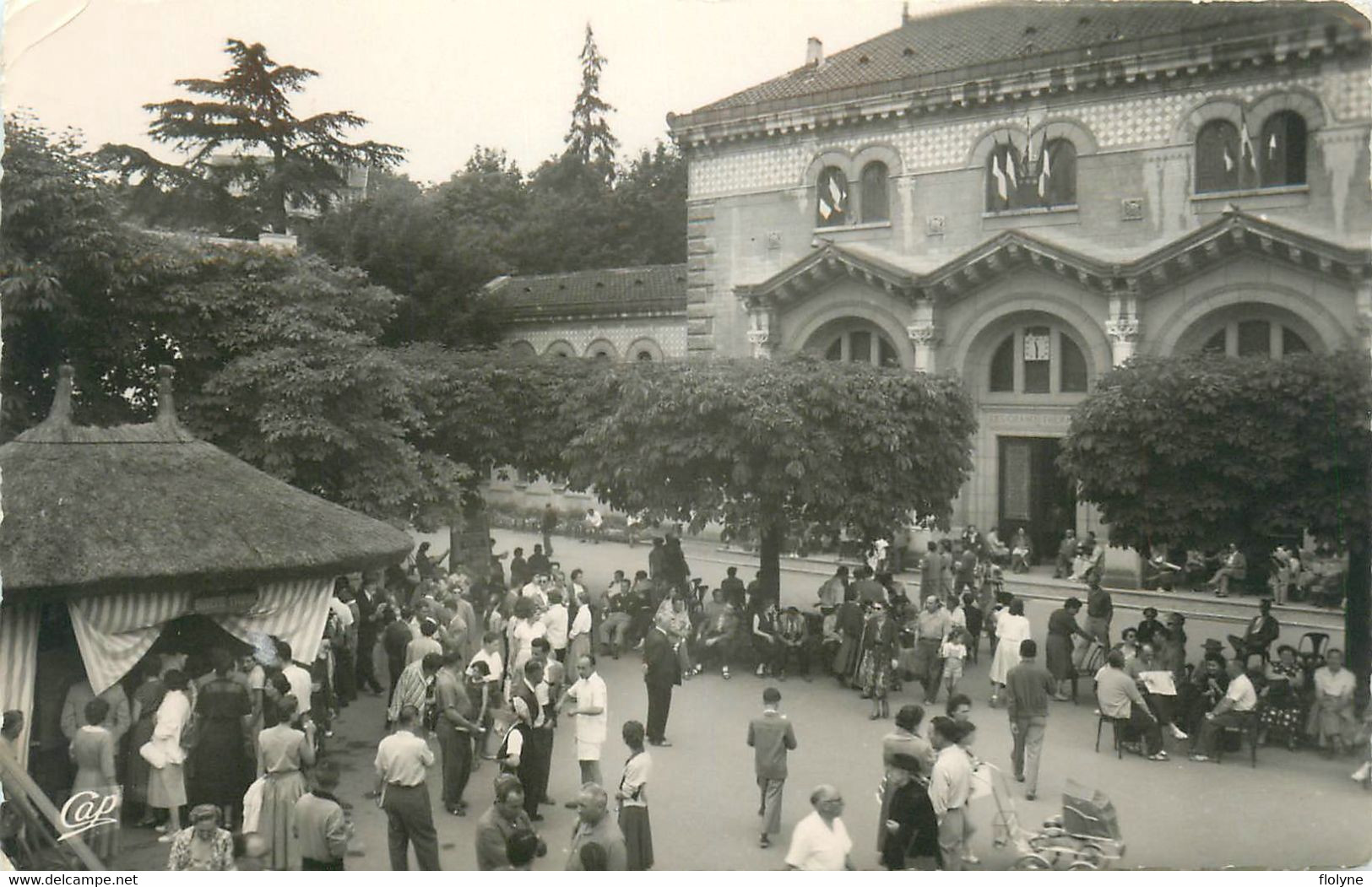 Châtel Guyon - Chatelguyon - La Source Yvonne Et L'établissement Thermal - Thermes - Bal Guinguette Fête - Châtel-Guyon