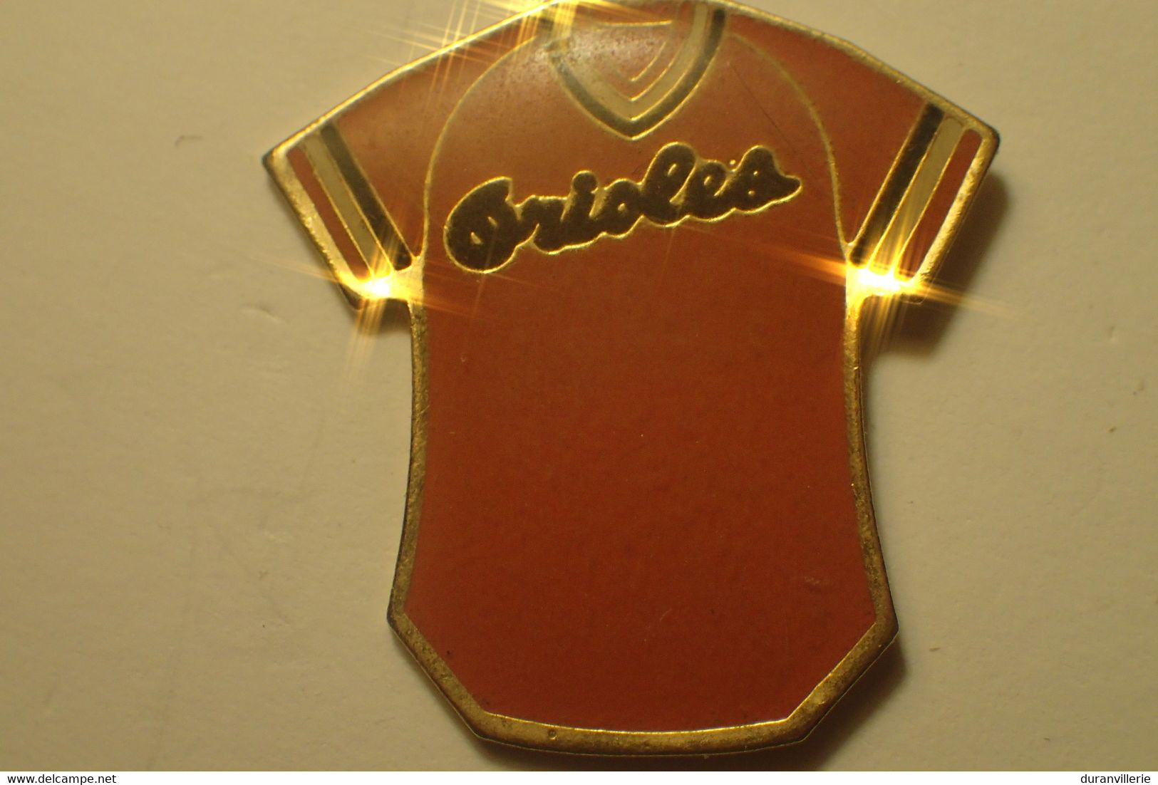 Pin's  Baseball , Orioles De Baltimore. Maillot - Honkbal