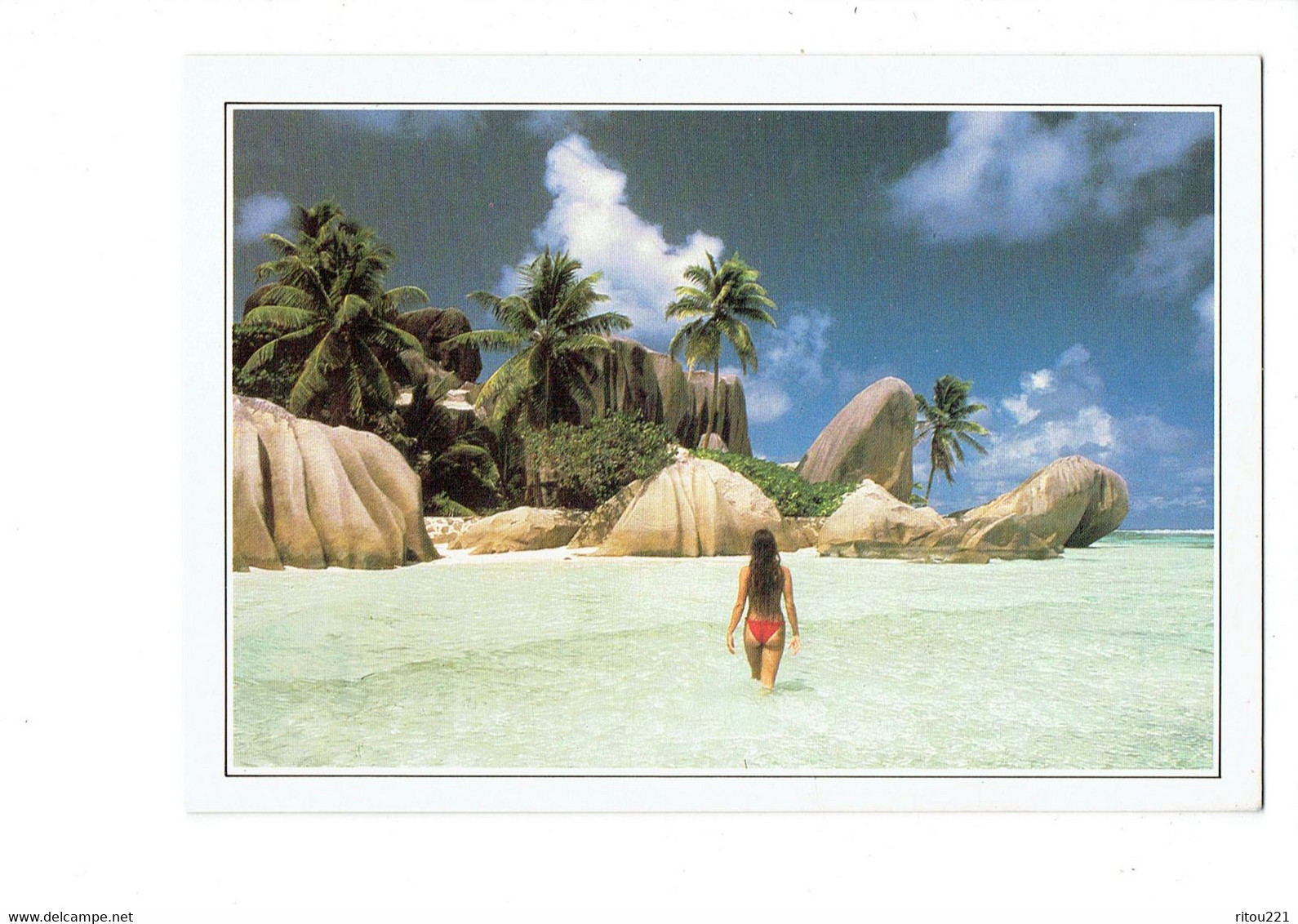 Cpm - SEYCHELLES - THE ROYAL COVE - Femme Baigneuse - - Seychelles