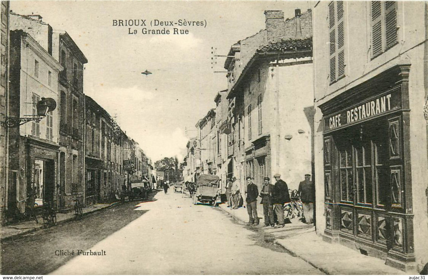 Dép 79 - Brioux Sur Boutonne - La Grande Rue - Café Restaurant à Droite - Bon état Général - Brioux Sur Boutonne