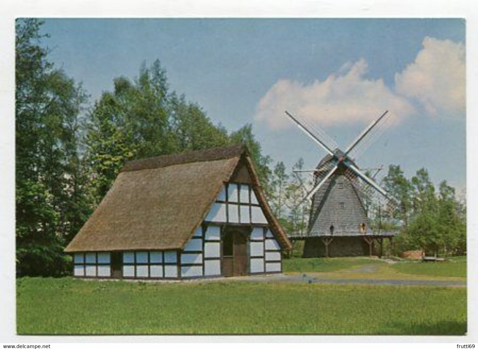 AK 020793 GERMANY - Cloppenburg - Museumsdorf - Kappenwindmühle Und Müllerhaus - Cloppenburg