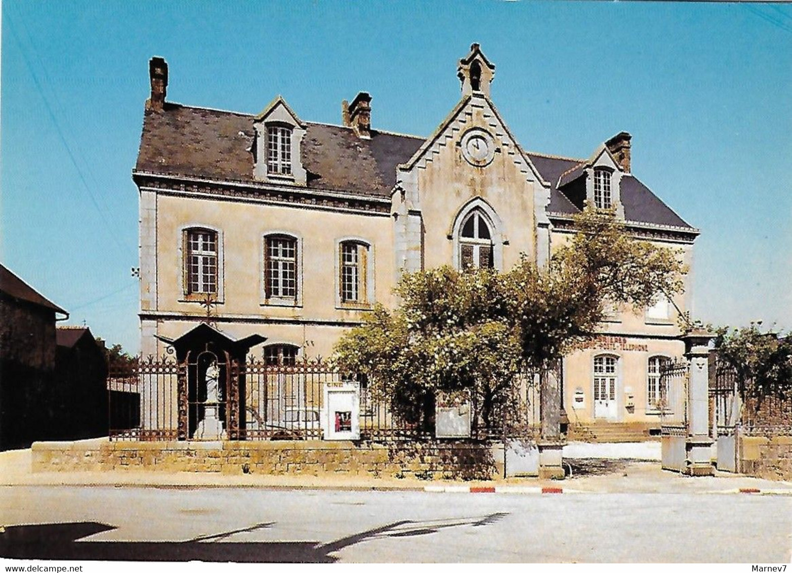 53 Mayenne - CPM - AMBRIERES Les VALLEES -La Poste - Télégraphe Téléphone - - Ambrieres Les Vallees
