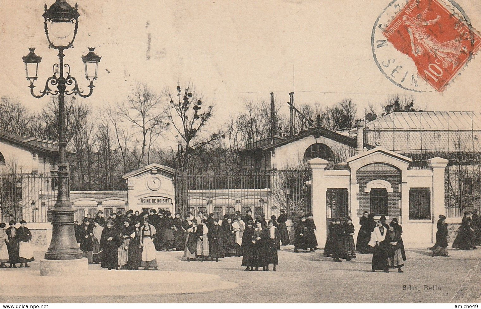 Noisiel La Sortie De L’Usine Des Ouvrières De La Chocolaterie Timbre 1922 - Noisiel