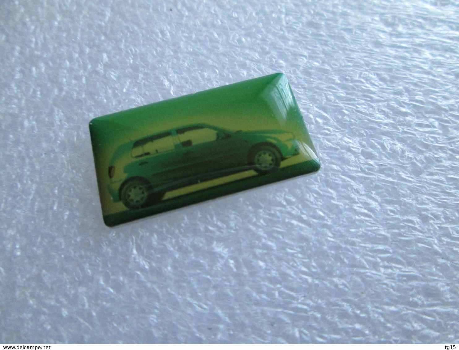 PIN'S    VOLKSWAGEN  POLO - Volkswagen