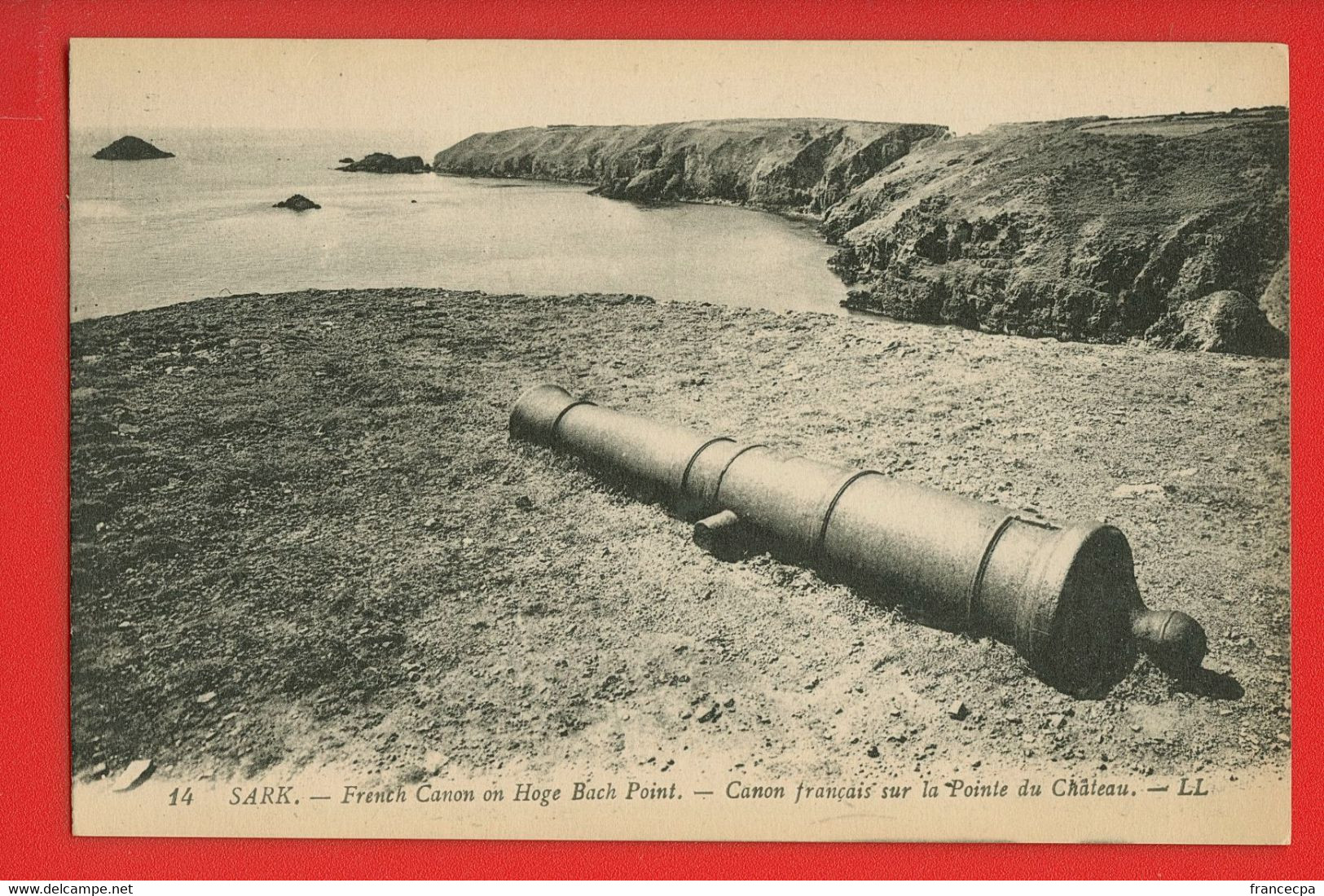 005225 - ROYAUME-UNI - ILE DE SARK - Canon Français Sur La Pointe Du Chateau - Sark