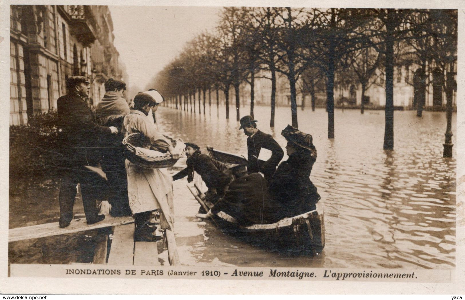 Carte Photo Inondations 1910    Paris Avenue De Montaigne  L'approvisionement - Inondations