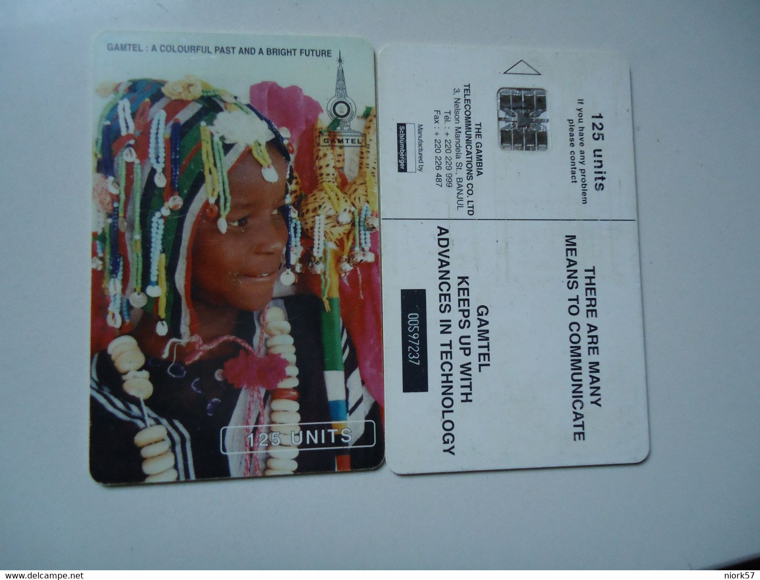GAMBIA  USED PHONECARDS  COSTUMES  GIRLS - Gambie