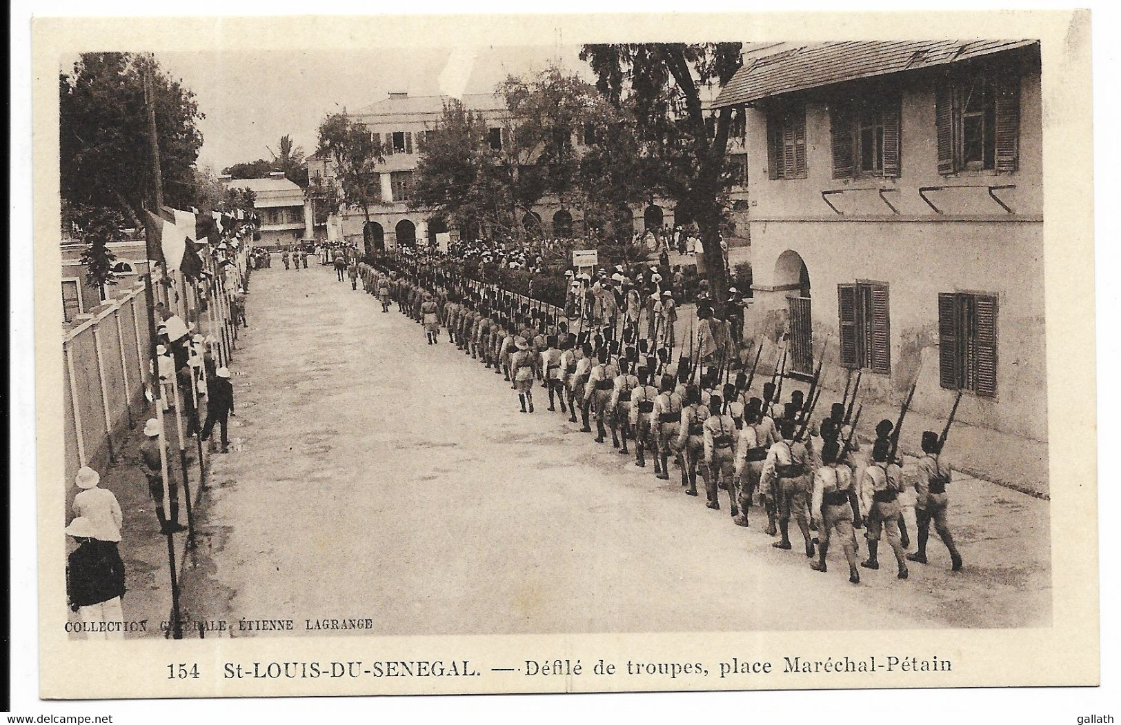 SAINT-LOUIS-DU-SENEGAL- Défilé Des Troupes, Place Du Maréchal Pétain...  Animé - Senegal