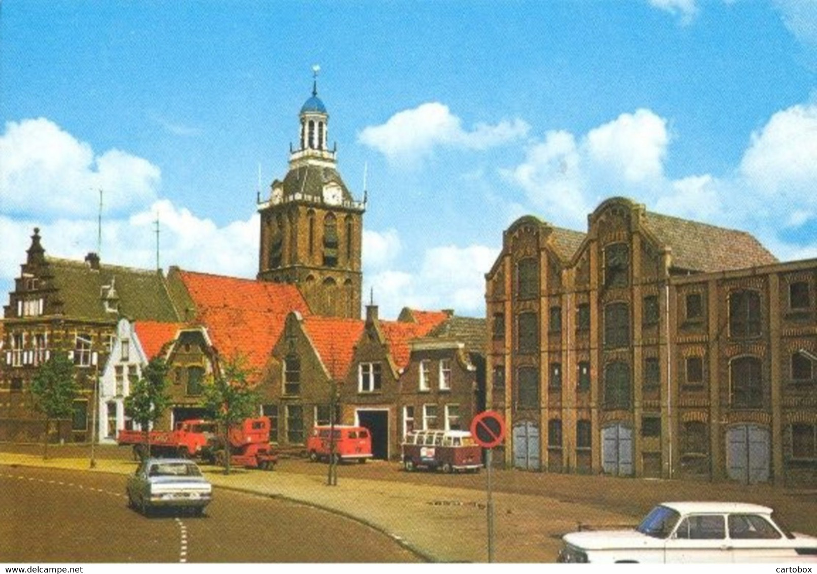 Meppel, Kleine Oever Met Oude Gevel  (met Klassieke Auto's) VW  (Een Raster Op De Kaart Is Veroorzaakt Door Het Scannen) - Meppel