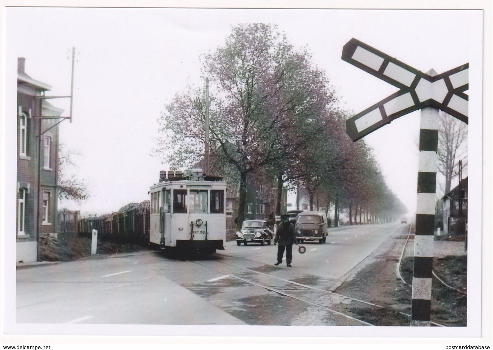Overhespen - Traversée De La Nationale Bruxelles - Liège 1959 - Photo - & Tram, Old Cars - Trains