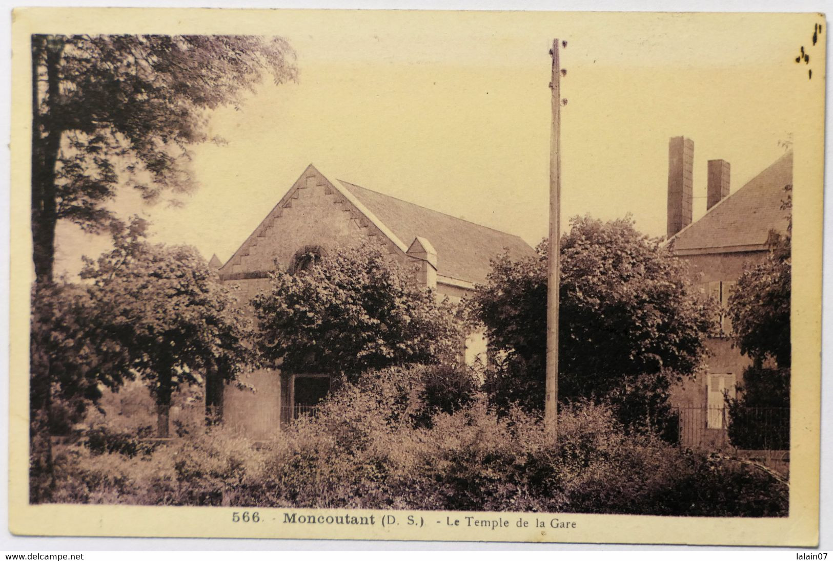 C. P. A. : 79 : MONCOUTANT : Le Temple De La Gare, Timbre En 1937 - Moncoutant