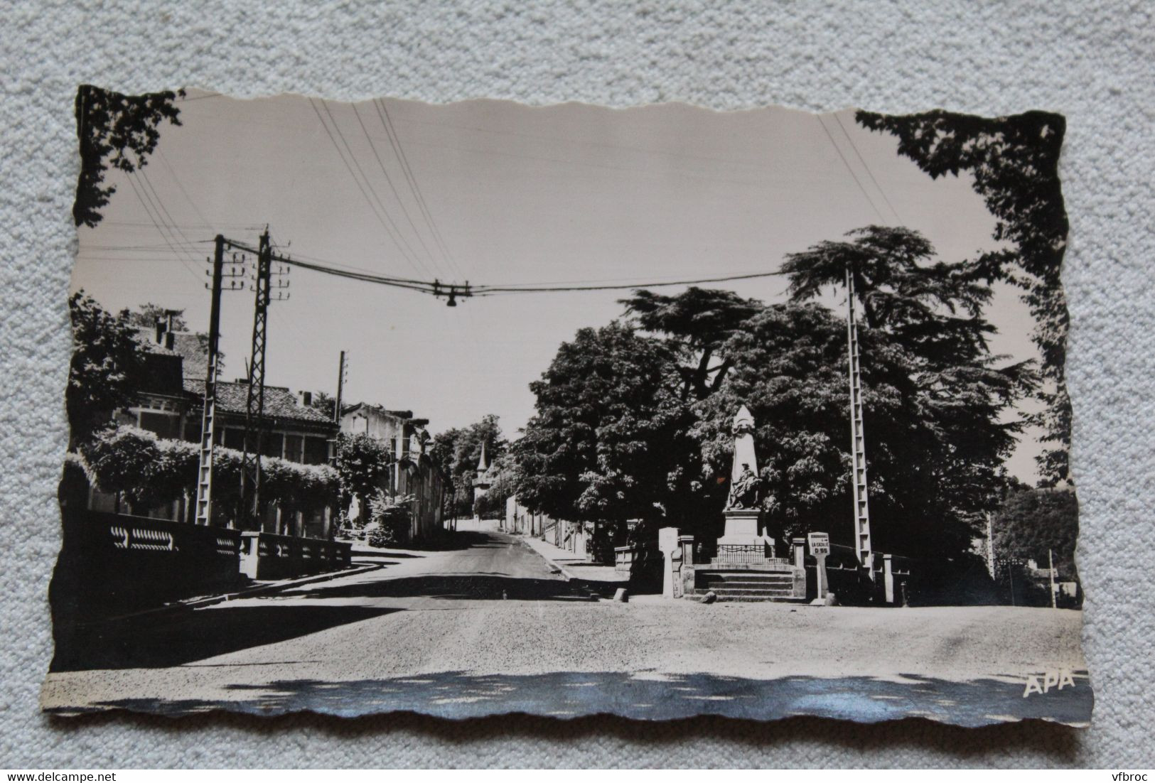 Cpsm 1960, Roquecourbe, Place Du Monument Aux Morts Et Route De Labessonnié, Tarn 81 - Roquecourbe