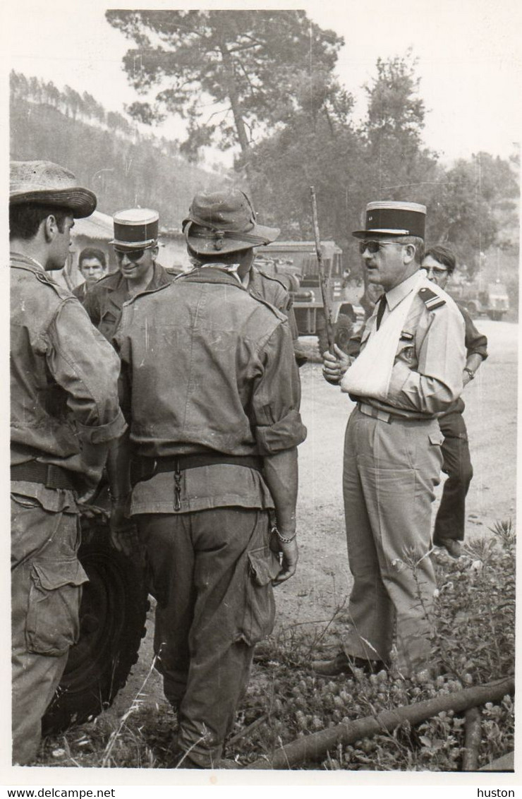 Photo Originale -  Protection Civile - En Intervention, Briefing Avec Gradé - Mestieri