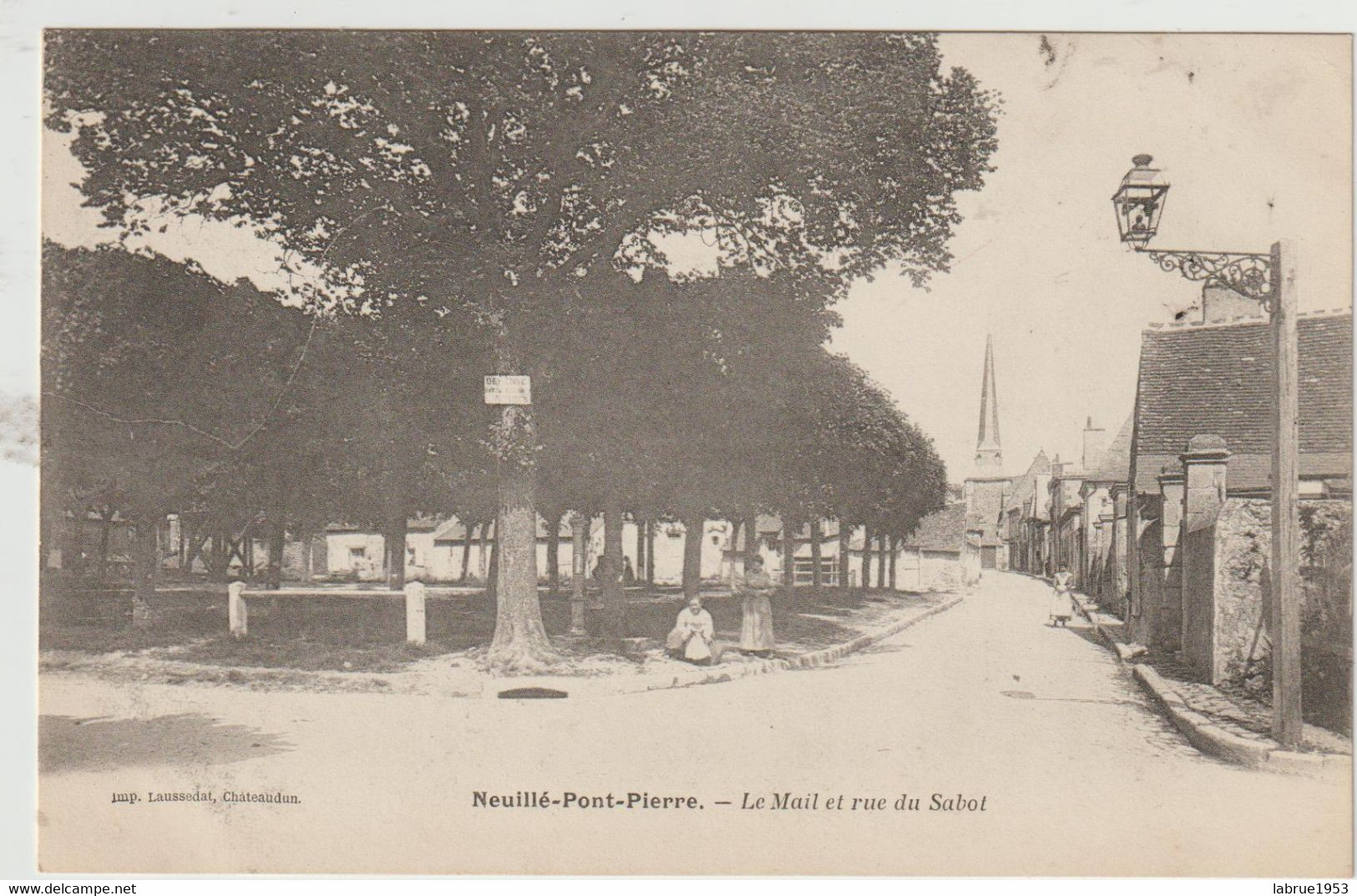 Neuillé-Pont De Pierre  -Le Mail Et Rue Du Sabot -  (E.9119) - Neuillé-Pont-Pierre