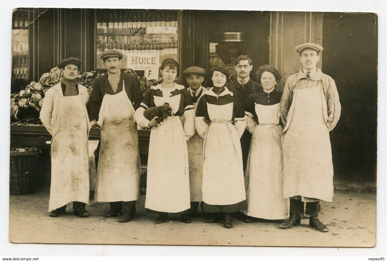 Carte Photo.commerce. épicerie. Alimentations.petit Chien Dans Les Bras D'une Employée.carte Animée. - Non Classés