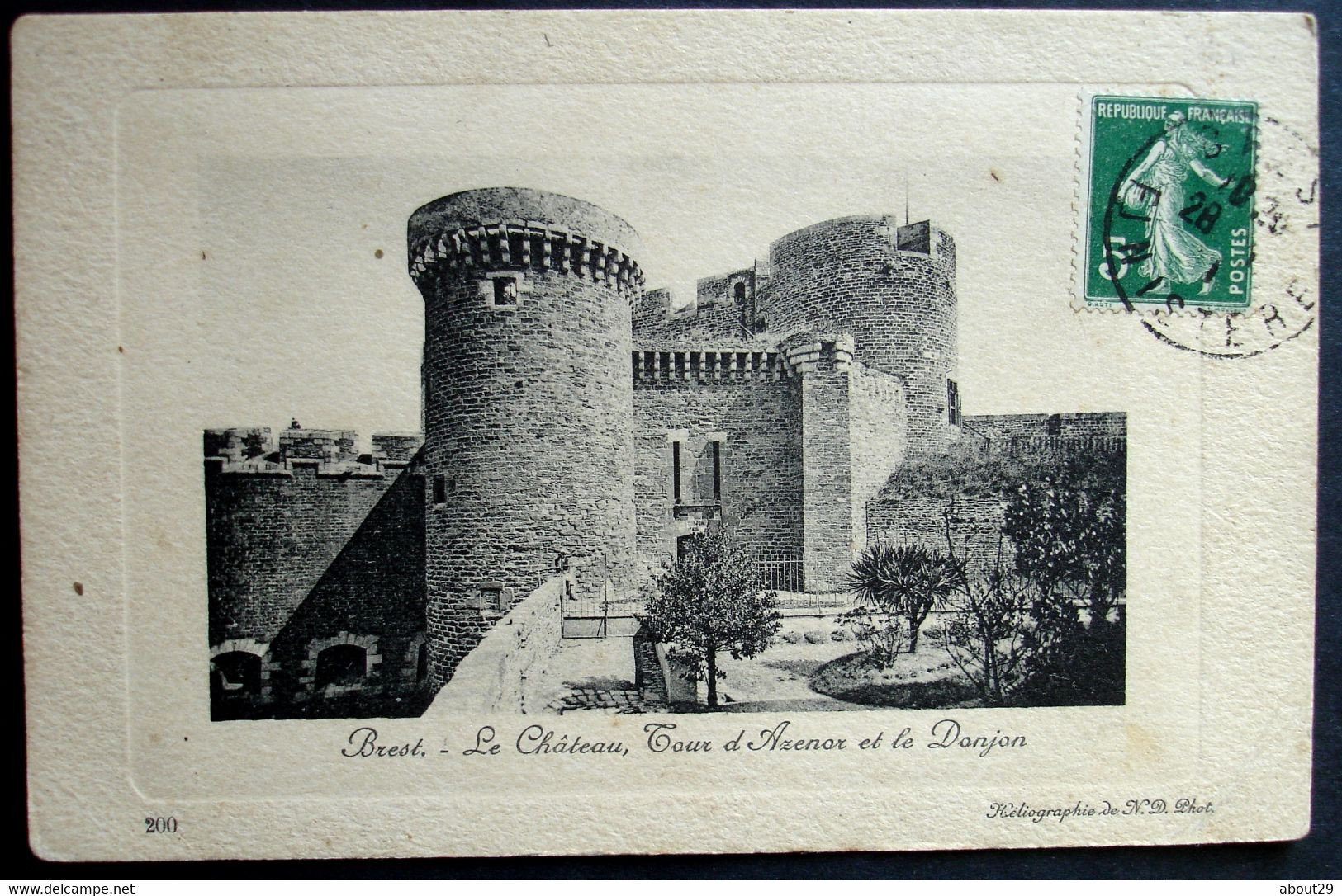 CPA 29 BREST - RARE édition - Le Château, Tour D'Azénor Et Le Donjon - Héliographie De ND 200 - Réf. F 30 - Brest