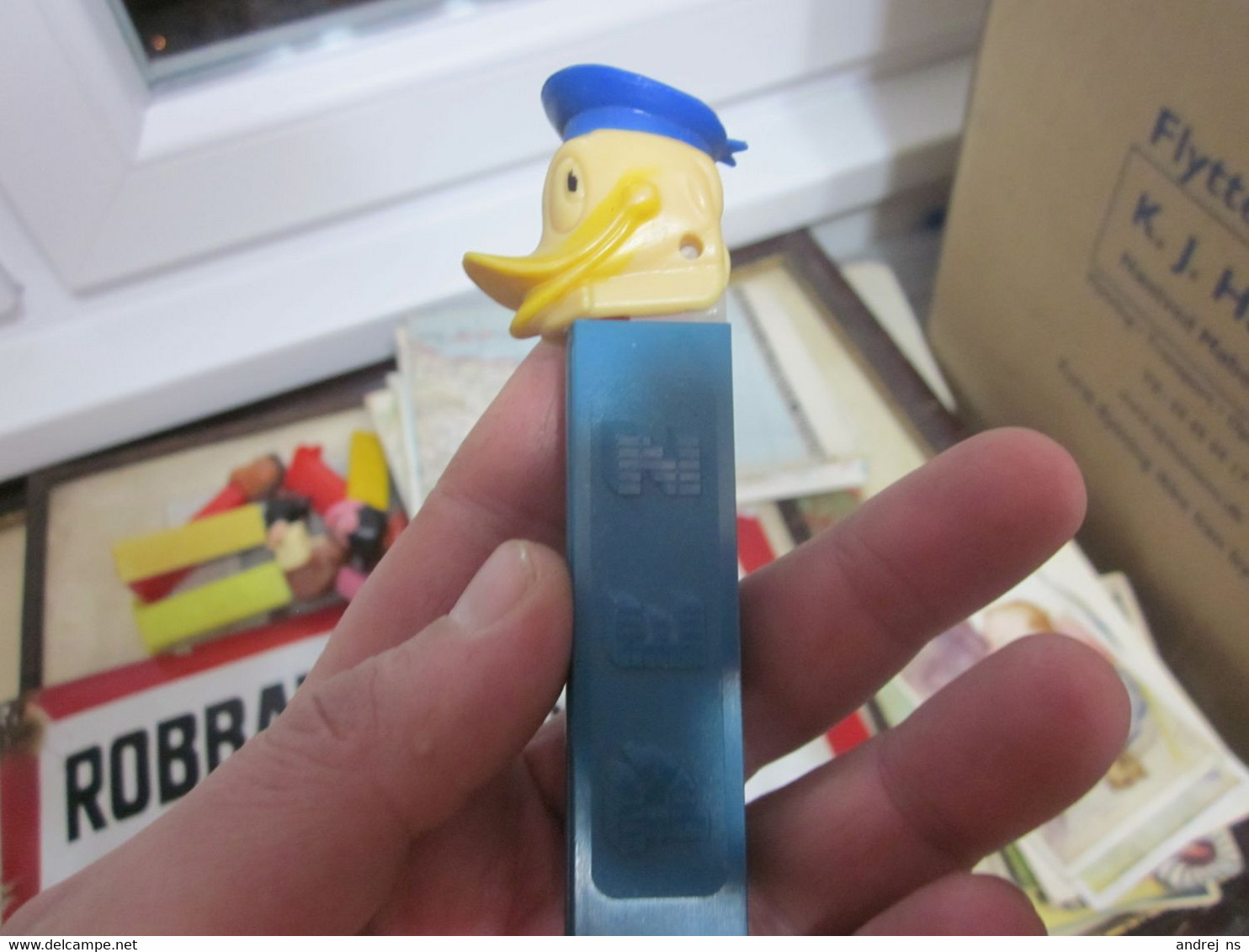 Old Pez Dispanzer Donald Duck  Walt Disney Productions  US Patent 3 942 683 Made In Yugoslavia - Pez