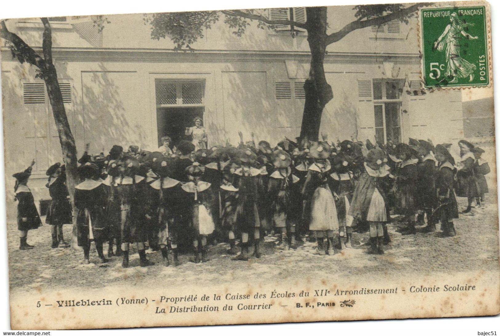 Villeblevin - Propriété De La Caisse Des écoles Du XIIe Arrondissement - Colonie Scolaire - La Distribution... "animés" - Villeblevin