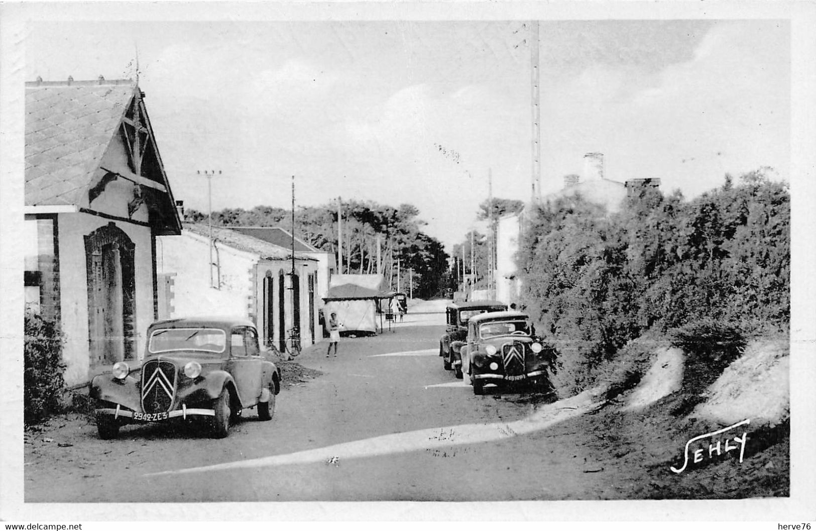 LONGUEVILLE SUR MER - Avenue De La Plage - Citroën Traction - Autres & Non Classés