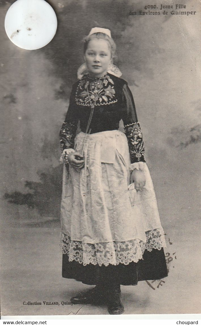 -  Carte Postale Ancienne De  En Bretagne   Jeune Fille Des Environs De Quimper - Personen