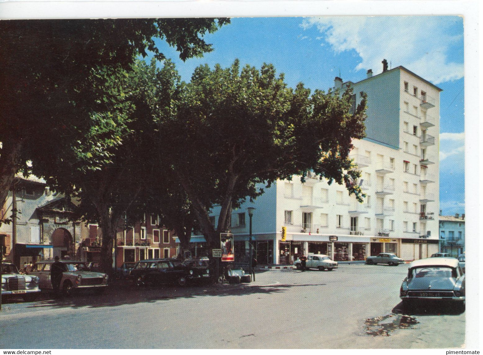 BOLLENE AVENUE PASTEUR ET RESIDENCE DU MOULIN FLAMME POSTALE 1970 - Bollene