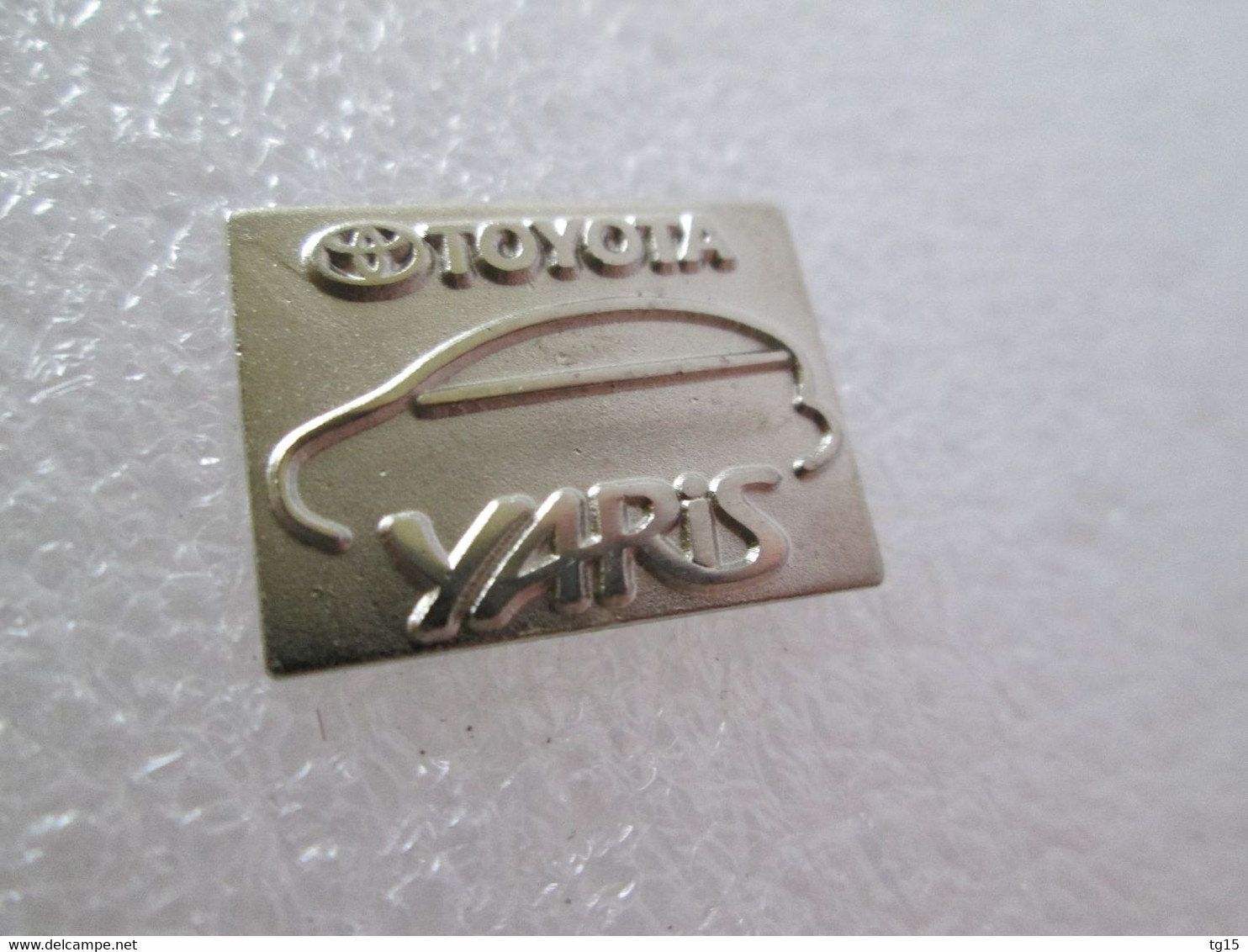 PIN'S    TOYOTA   YARIS - Toyota