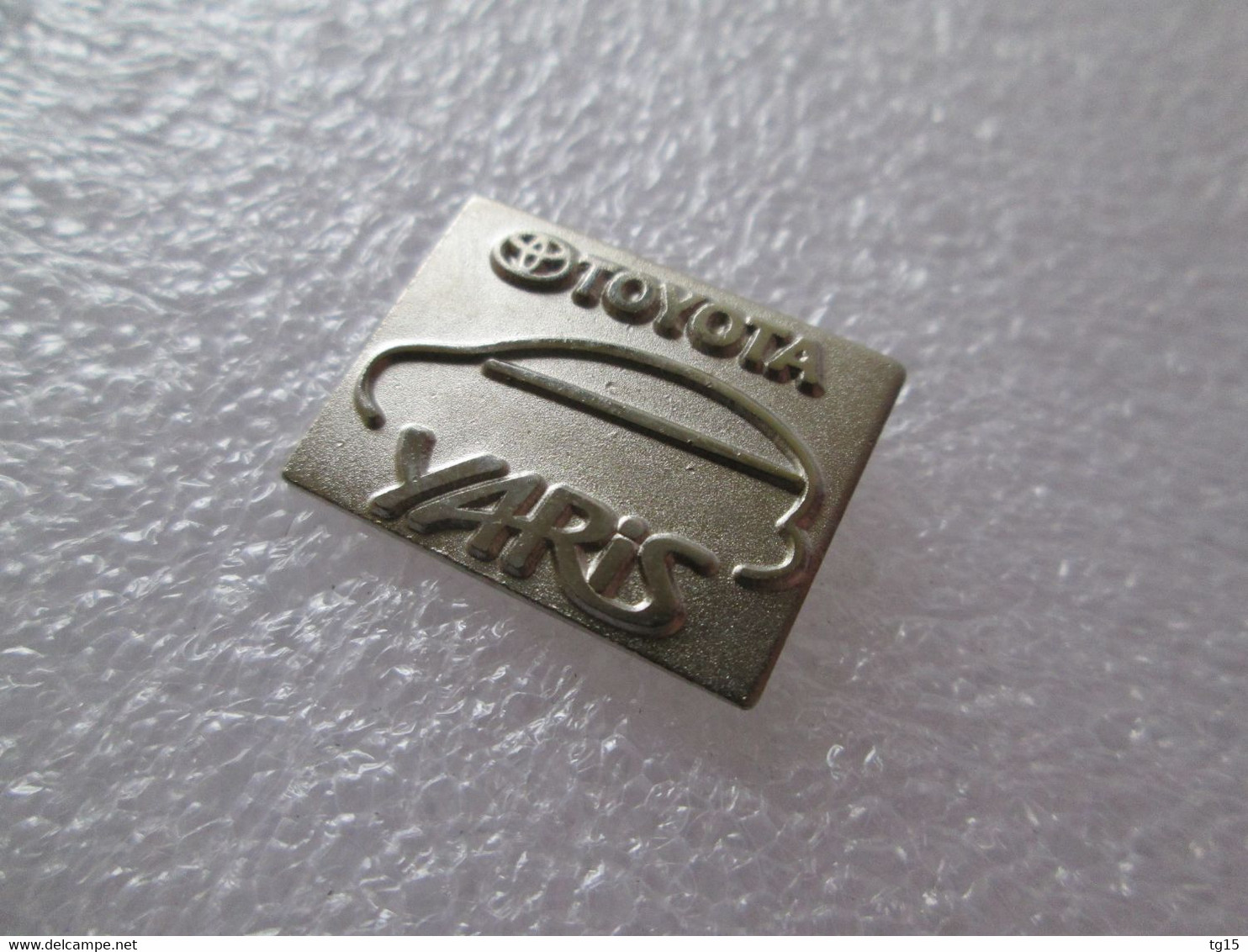 PIN'S    TOYOTA   YARIS - Toyota