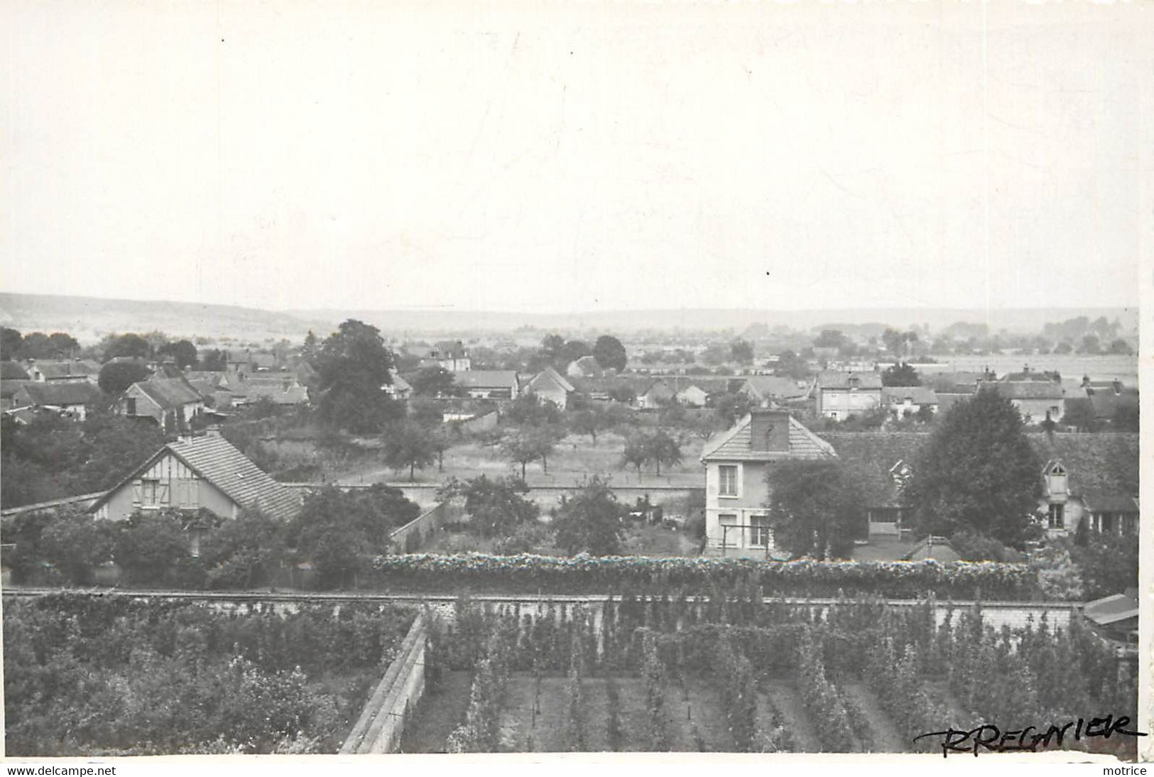 LE VAUDREUIL - Vue Générale, Vue Intérieure De L'église, Lot De Deux Cartes Photos R Regnier. - Le Vaudreuil