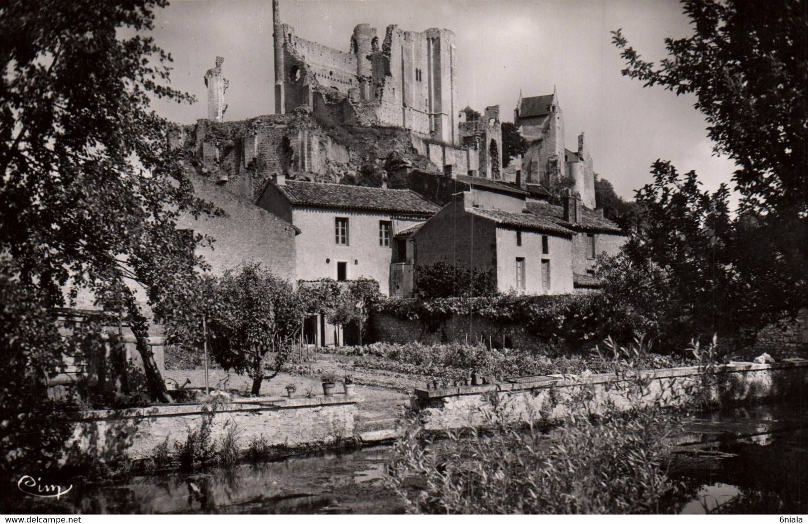 8160  CHAUVIGNY Ruines Du Château Baronnial Et Du Château D'Harcourt     (scan Recto-verso) 86 Vienne - Chauvigny