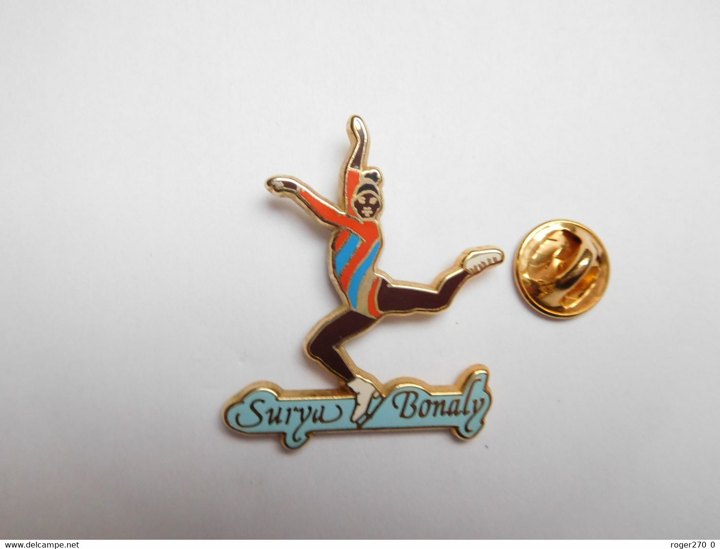 Beau Pin's En Zamac , Patinage Artistique , Surya Bonaly , Signé Starpin's - Pattinaggio Artistico