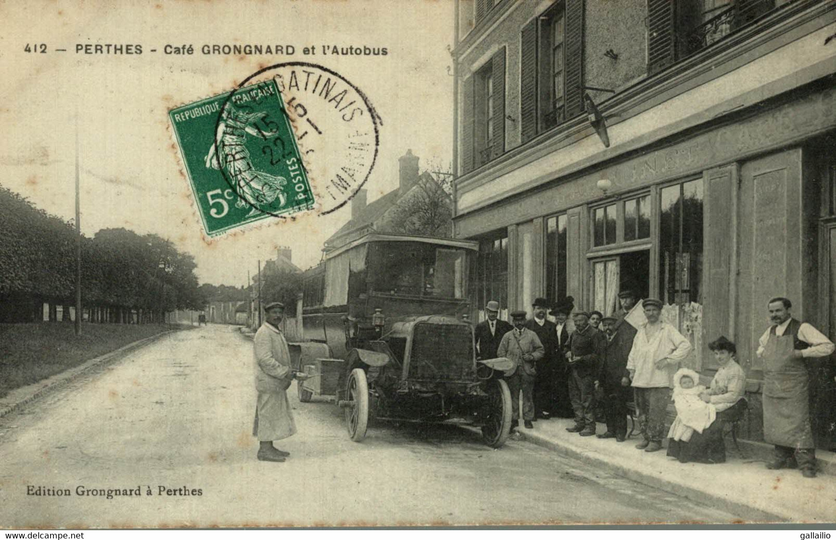 PERTHES CAFE GRONGNARD ET L'AUTOBUS - Perthes