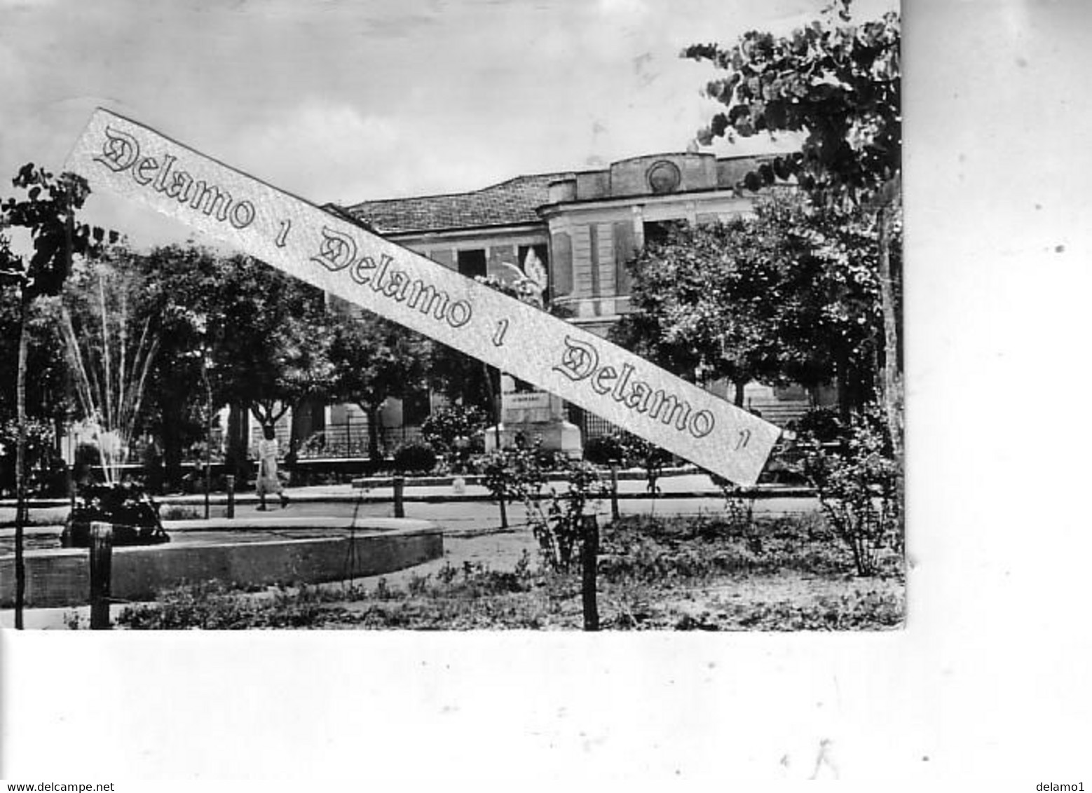 ABRUZZO -- AQUILA E PROV. -- SCURCOLA MARSICANA  Alt 710 --  Giardini Pubblici E Monumento Ai Caduti - Avezzano