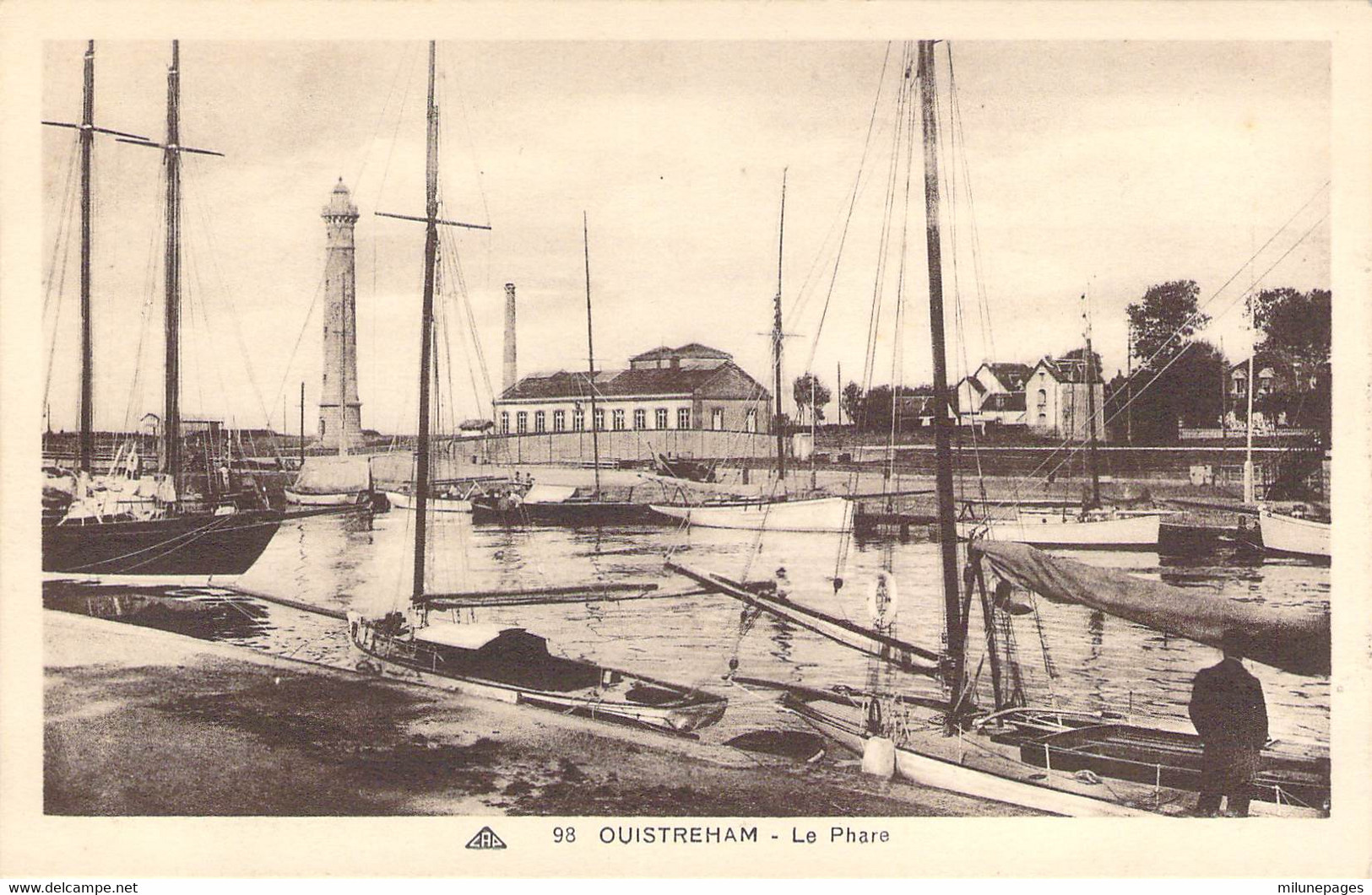 14 CALVADOS Le Phare D'Ouistreham - Ouistreham