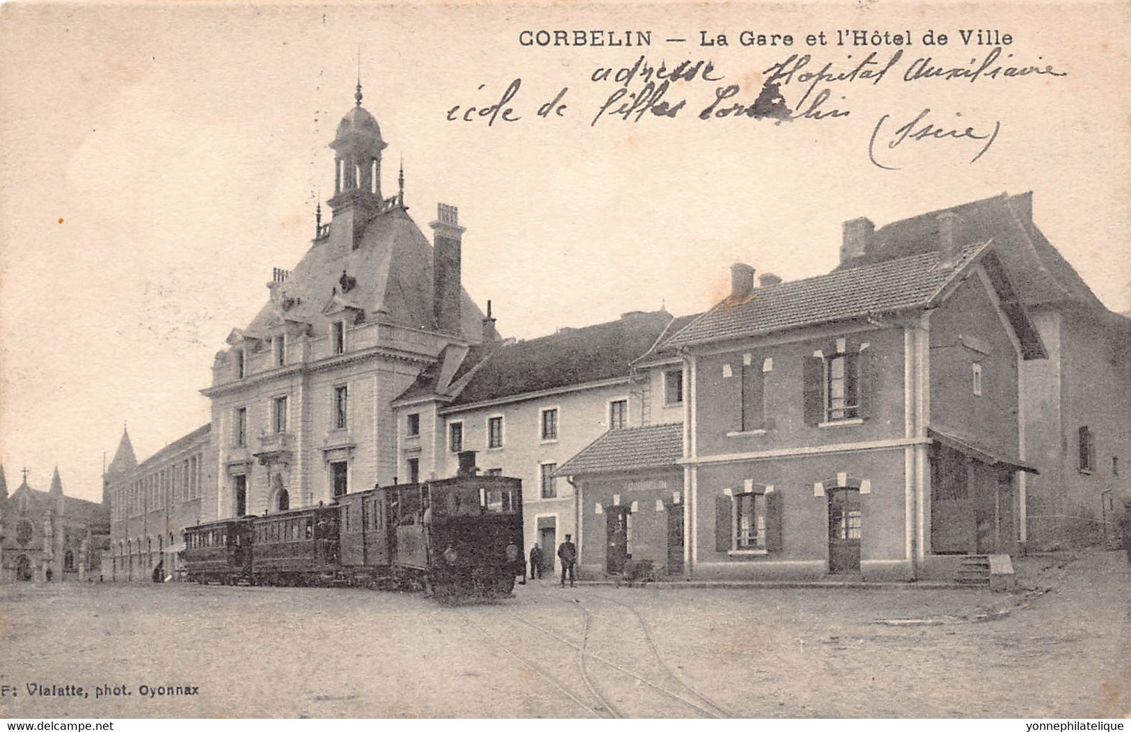 38 - ISERE - CORBELIN - 10137 - La Gare Et L'hôtel De Ville - Tramway - Corbelin