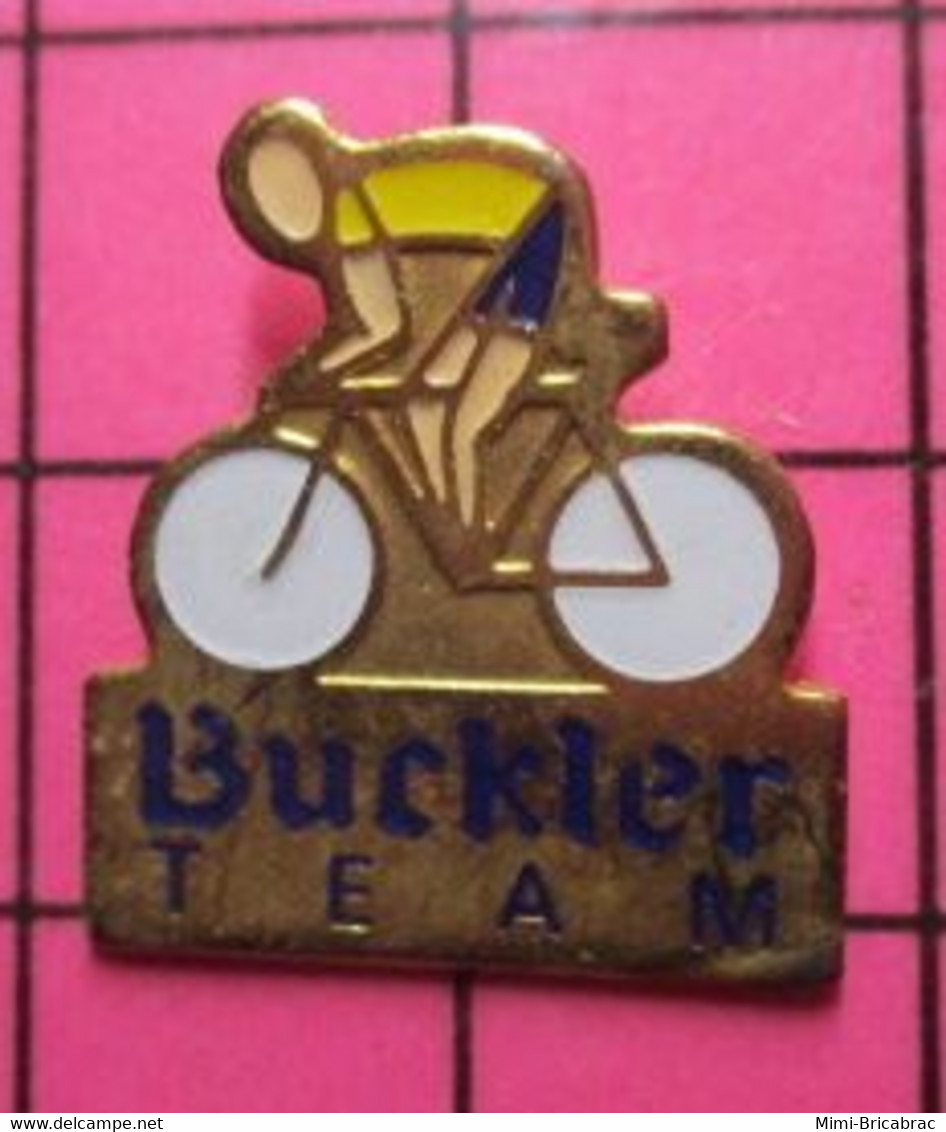 313f Pin's Pins / Beau Et Rare / THEME : SPORTS / CYCLISME MAILLOT JAUNE BUCKLER TEAM - Schermen