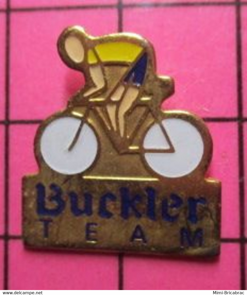 313f Pin's Pins / Beau Et Rare / THEME : SPORTS / CYCLISME MAILLOT JAUNE BUCKLER TEAM - Fencing