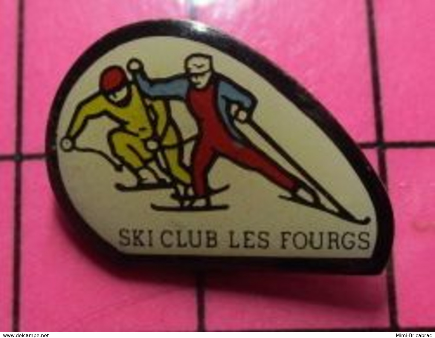 313f Pin's Pins / Beau Et Rare / THEME : SPORTS / SKI CLUB DE LES FOURGS  Département Du Doubs Dans Le Massif Du Jura - Water-skiing