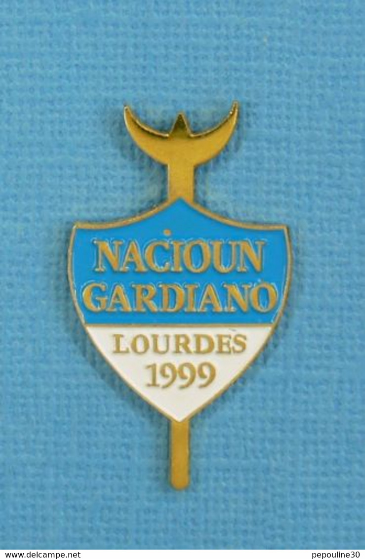 1 PIN'S //  ** NACIOUN GARDIANO / LOURDES 1999 ** - Feria - Corrida