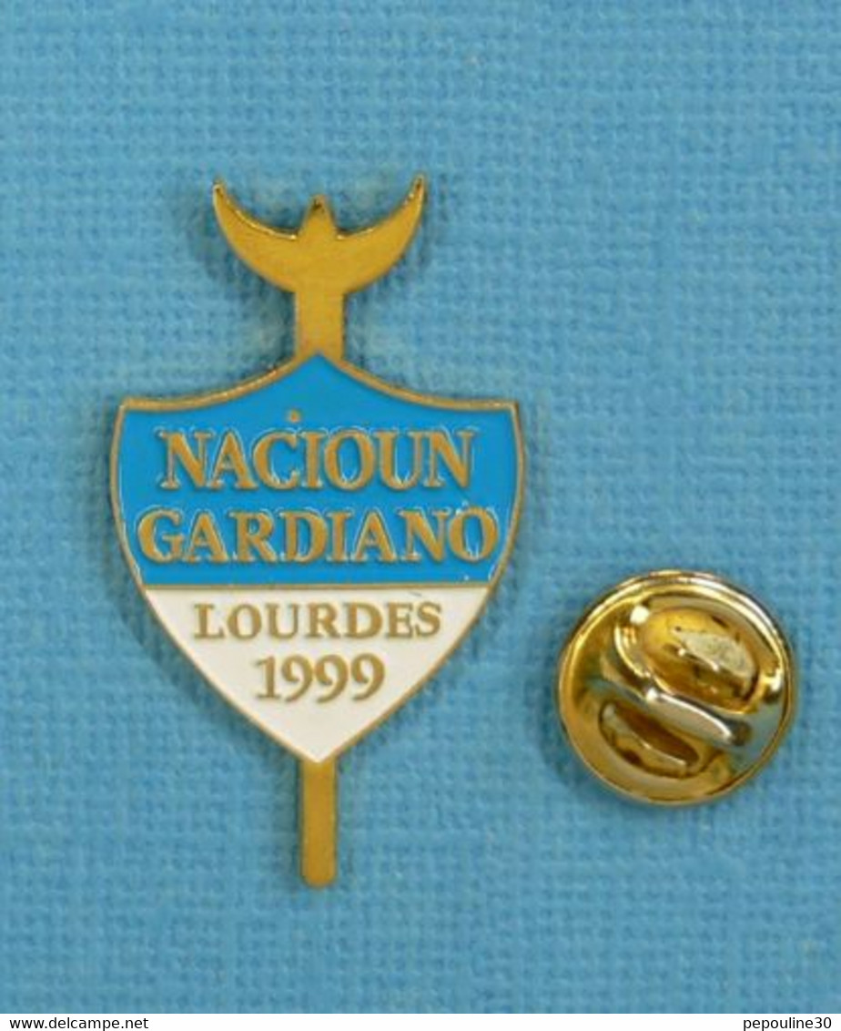 1 PIN'S //  ** NACIOUN GARDIANO / LOURDES 1999 ** - Tauromachie - Corrida