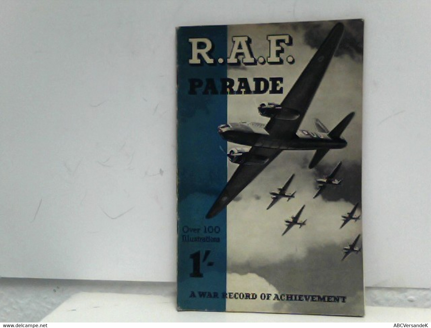 R.A.F. Parade - A War Record Of Achievement - Over 100 Illustrations - Militär & Polizei