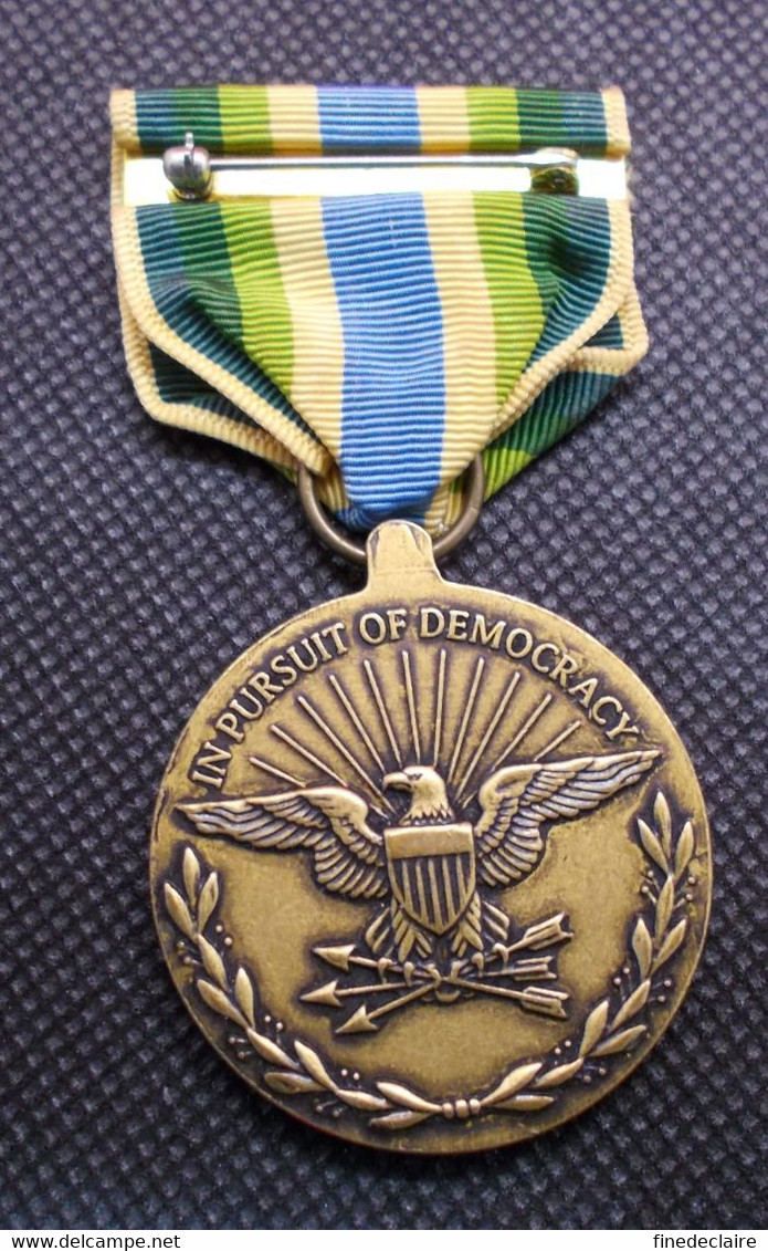 USA - Armed Forces Service Medal - Service Des Forces Armées Crée En 1996 - 34 Mm - USA