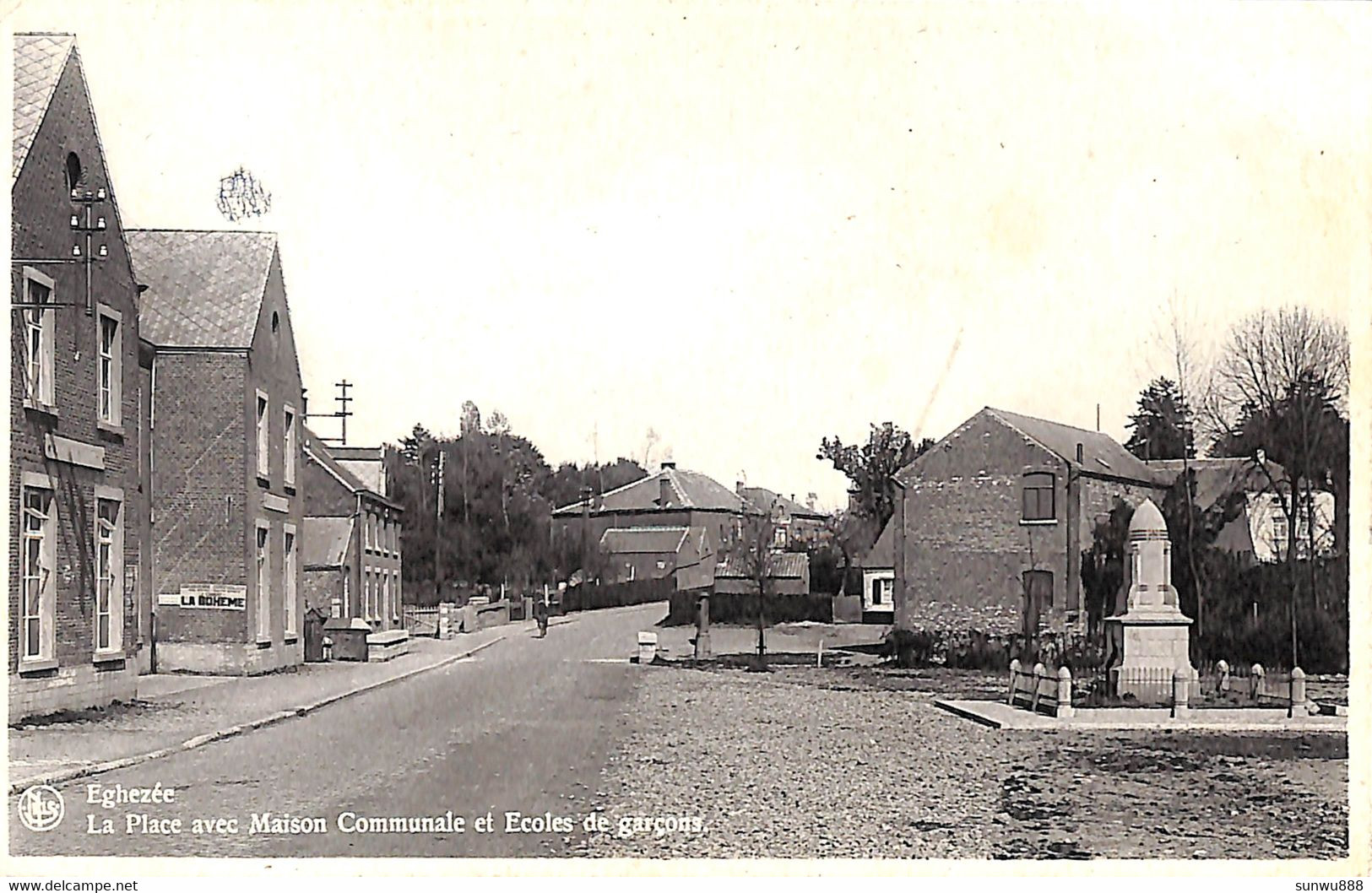 Eghezée - La Place Avec Maison Communale Et Ecoles De Garçons (Bromurite) - Eghezée