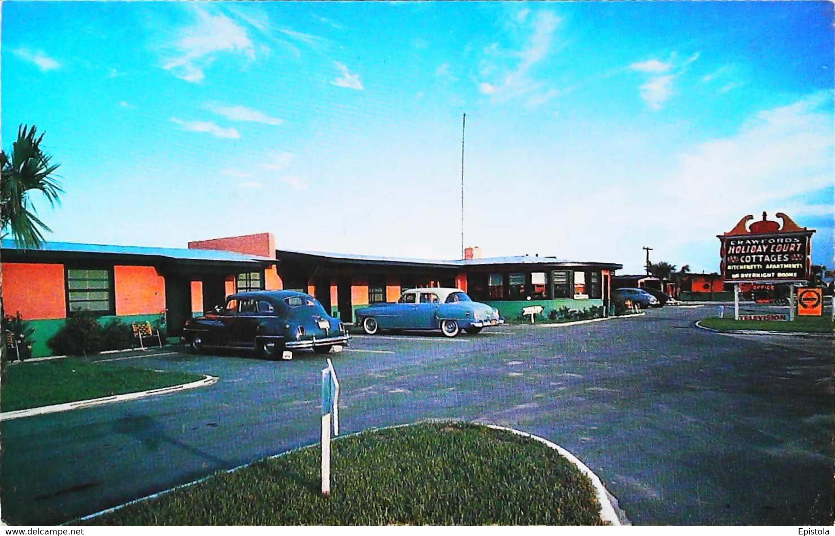 ► St Augustine Beay  (Florida)   The HOLIDAY COURT Crawford's Cottages 1950s Cars - St Augustine