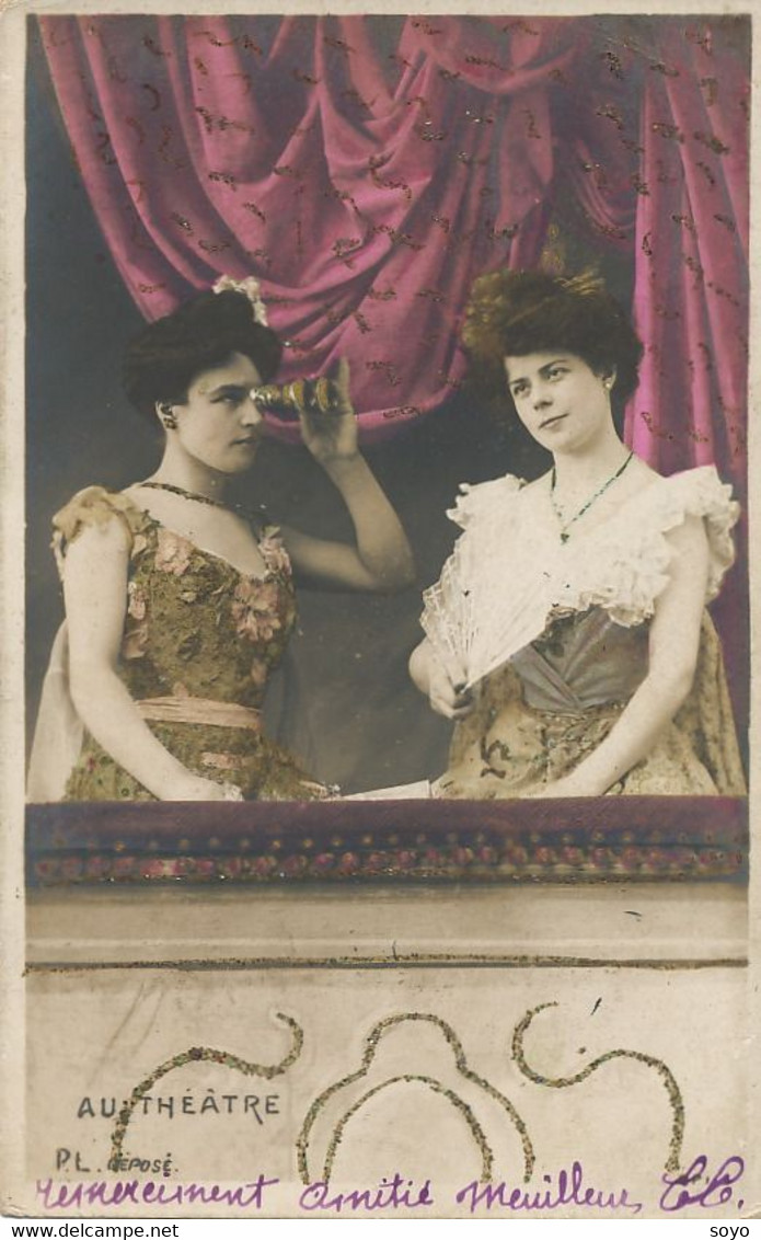 Surrealisme Montage Deux Femmes Au Theatre Jumelles Paillettes - Vrouwen