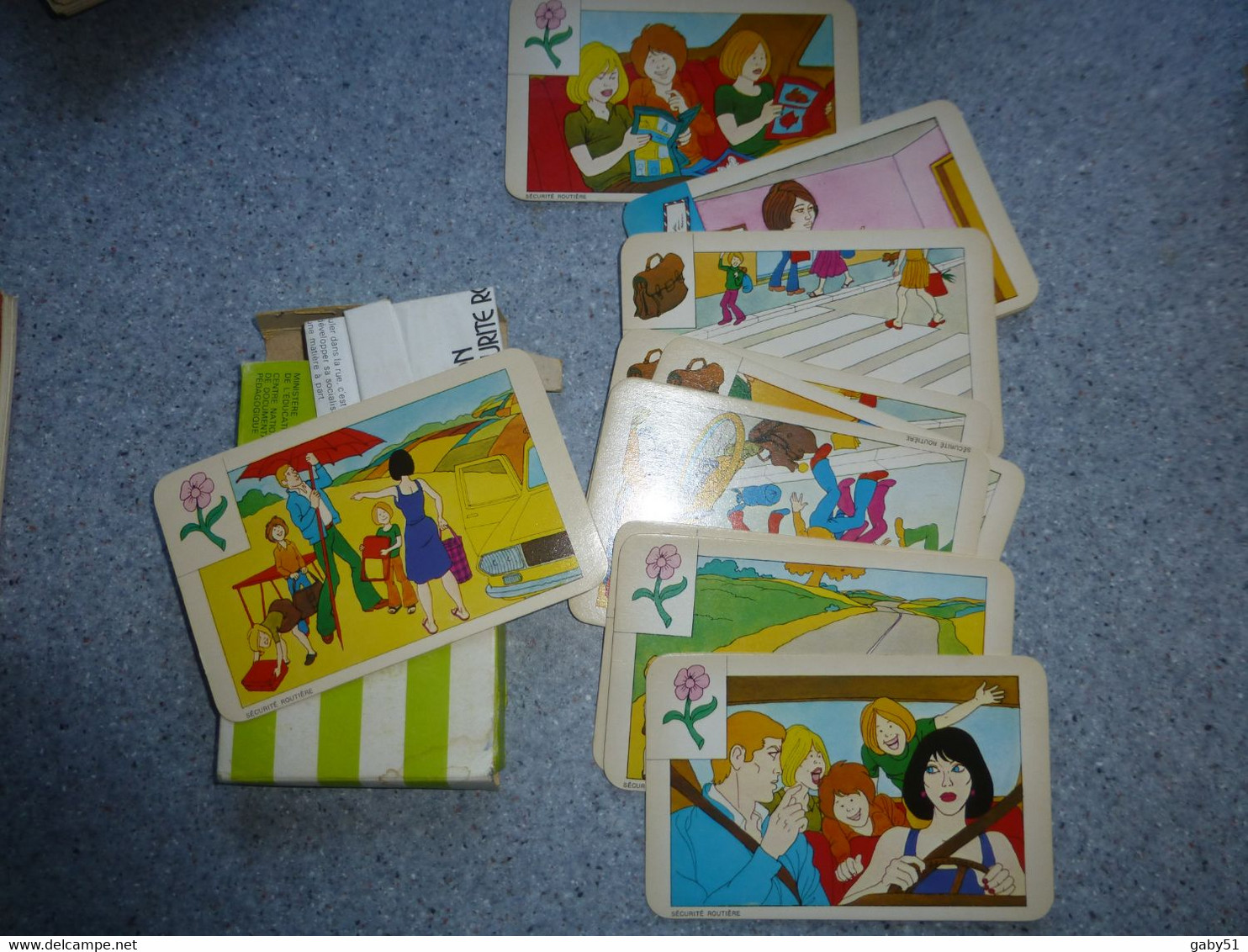 Sécurité Routière Vers 1975, Pochette De 24 Images Colorisées Enfants 5/7 Ans  ; PAP 10 - Auto's