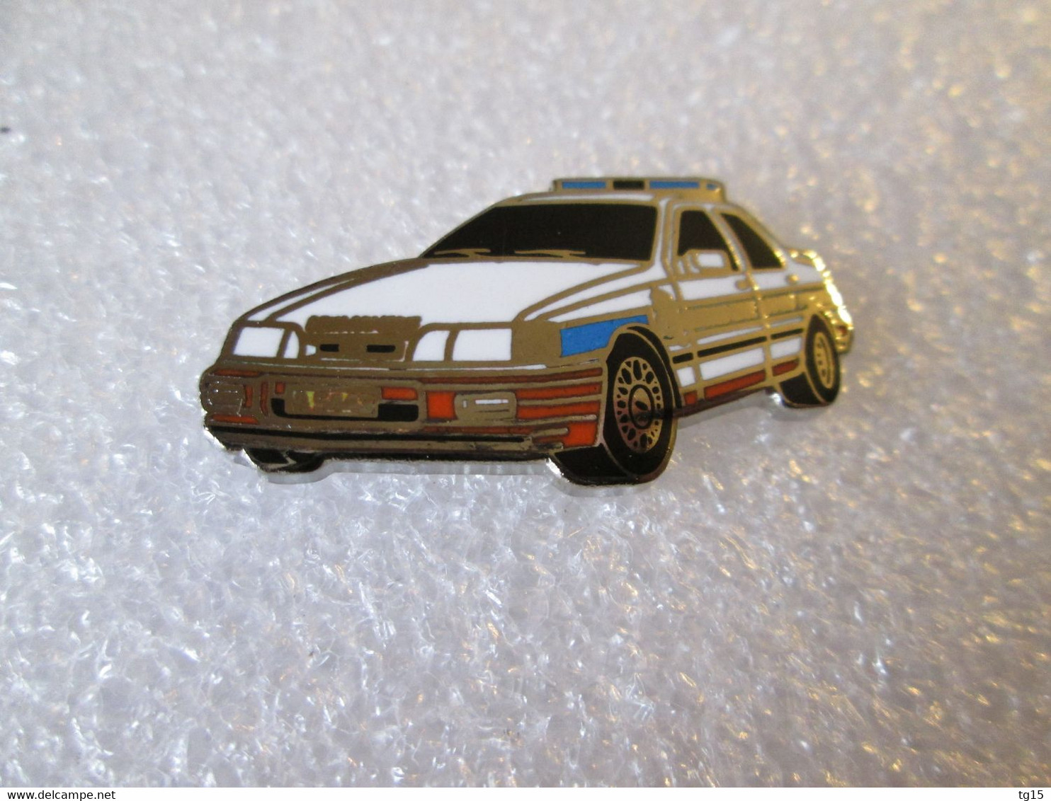 PIN'S   FORD  SIERRA COSWORTH    4X4    GENDARMERIE   Email Grand Feu   DEHA - Ford