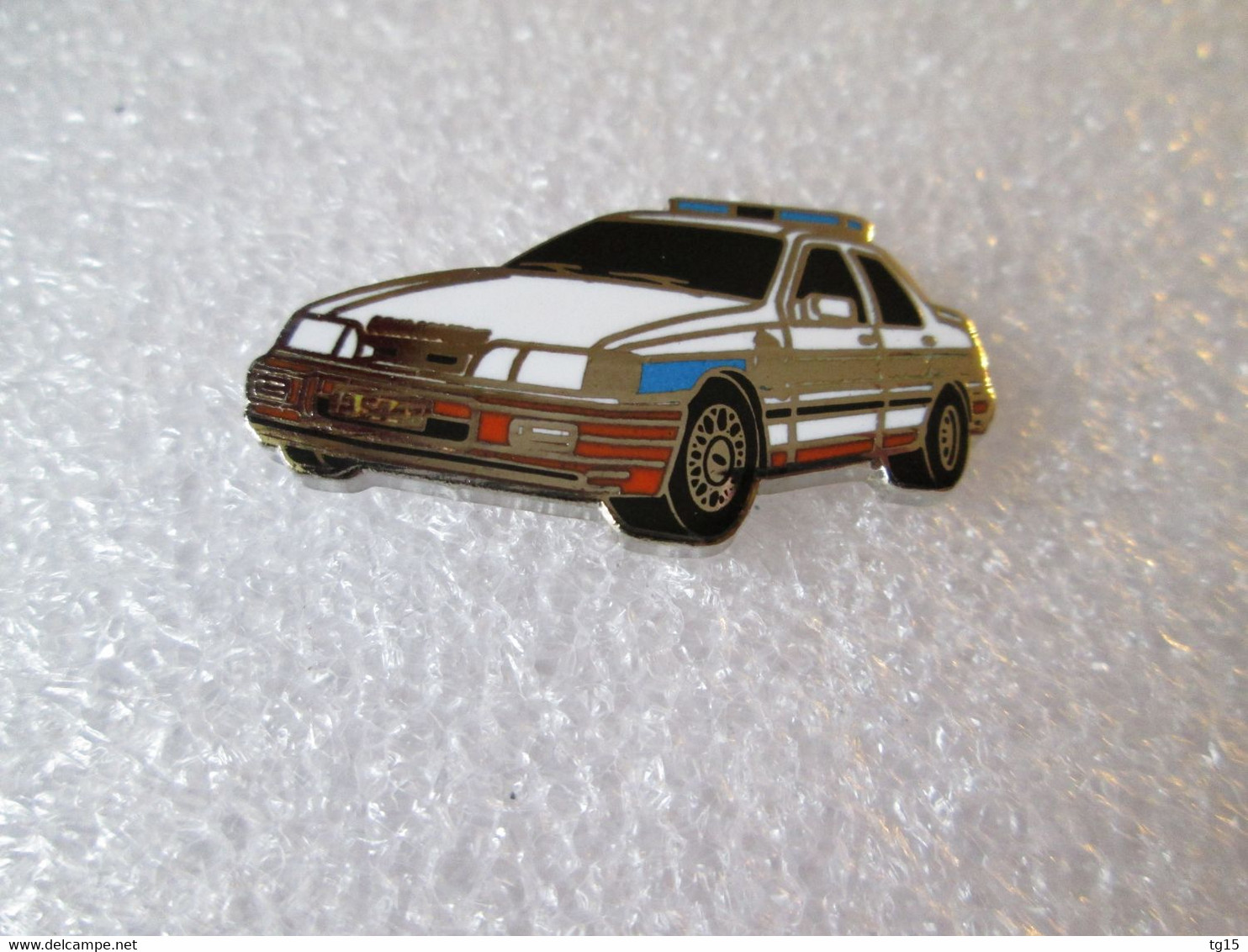 PIN'S   FORD  SIERRA COSWORTH    4X4    GENDARMERIE   Email Grand Feu   DEHA - Ford